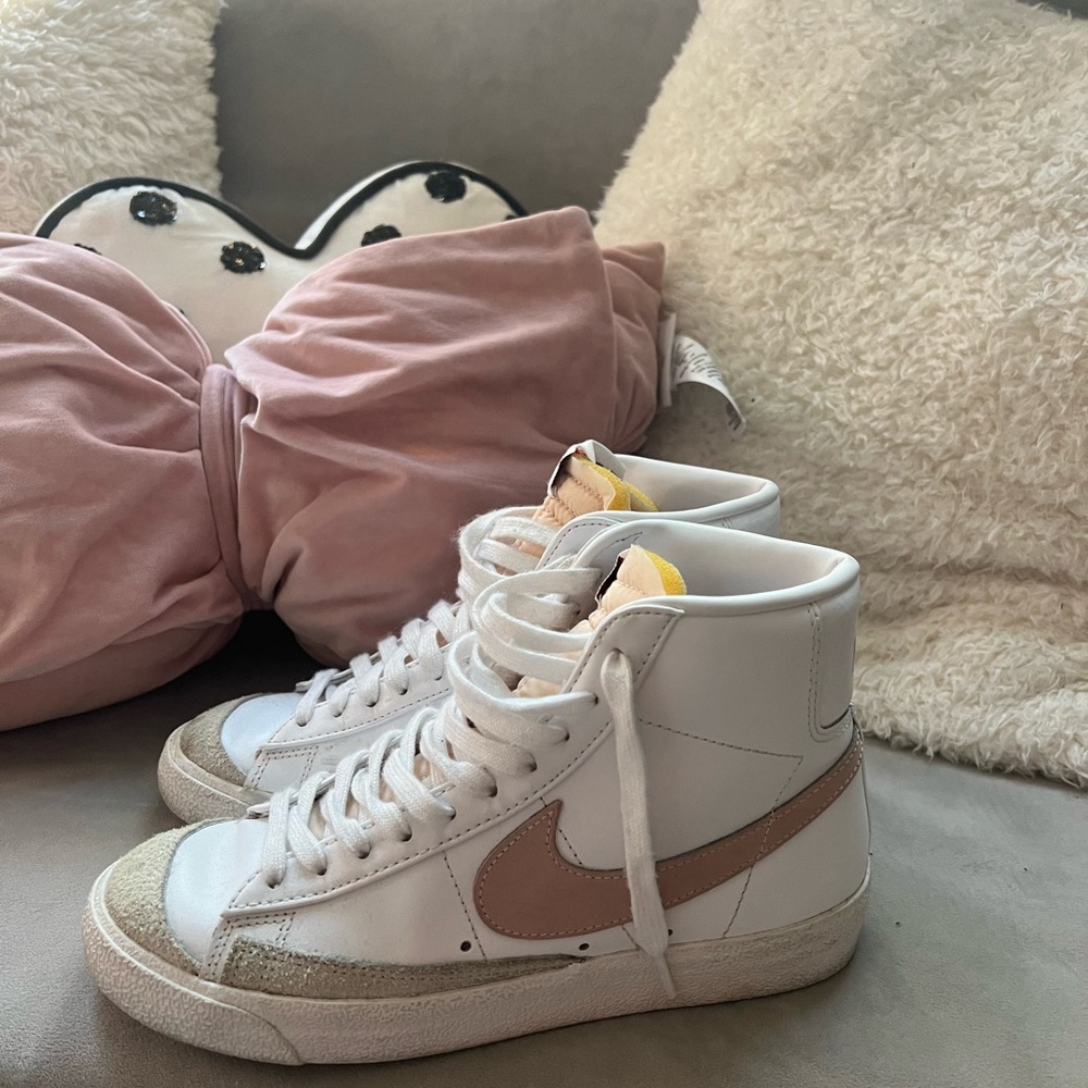 Nike high top blazers pink swoosh size 7.5